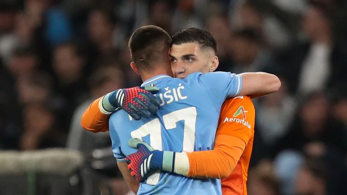 ROME, ITALY - MARCH 30: Christos Mandas and Adam Marusic of SS Lazio celebrate at full time following the team's victory during the Serie A TIM match between SS Lazio and Juventus at Stadio Olimpico on March 30, 2024 in Rome, Italy. (Photo by Paolo Bruno/Getty Images) Marusic e Mandas