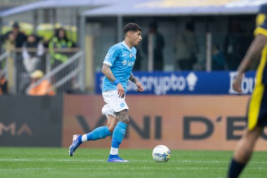 PARMA, ITALY - APRIL 12: Mathias Olivera in action during the Serie A match between Parma Calcio 1913 and SSC Napoli at Stadio Ennio Tardini on April 12, 2026 in Parma, Italy. (Photo by SSC Napoli via Getty Images)