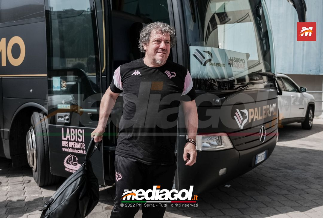 FOTO Palermo, il rientro al “Renzo Barbera” dopo la trasferta di Padova (Gallery) - immagine 21