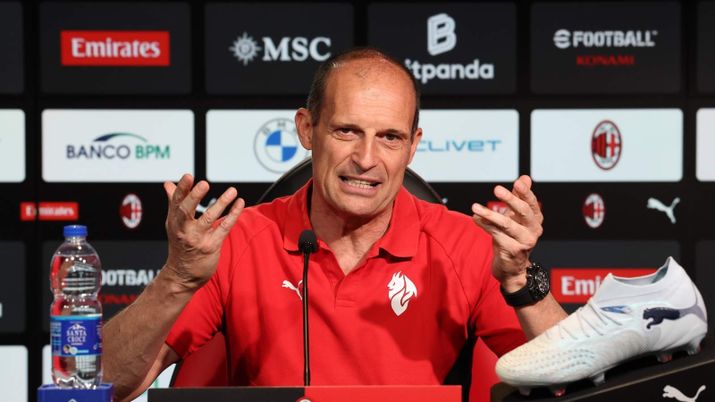 Massimiliano Allegri, allenatore AC Milan, qui durante una conferenza stampa con i rossoneri a Milanello | Milan News (Credits foto: Getty Images) Massimiliano Allegri, allenatore AC Milan, qui durante una conferenza stampa con i rossoneri a Milanello