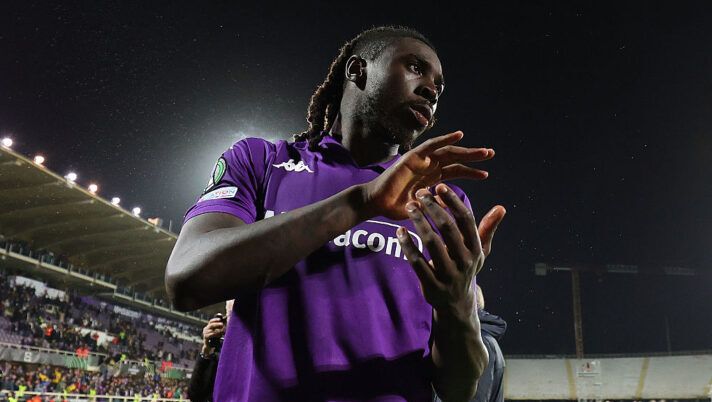 FLORENCE, ITALY - APRIL 17: Moise Kean of ACF Fiorentina celebrates the victory after during the UEFA Conference League 2024/25 Quarter Final Second Leg match between ACF Fiorentina and NK Celje at Stadio Artemio Franchi on April 17, 2025 in Florence, Italy. (Photo by Gabriele Maltinti/Getty Images) Fiorentina, arriva un super voto dalla Gazzetta per Kean: “Porta la Viola in Europa” - immagine 1