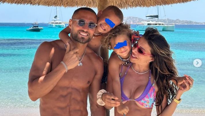 La famiglia D’Ambrosio prima e dopo: stessa spiaggia e stesso mare - immagine 1