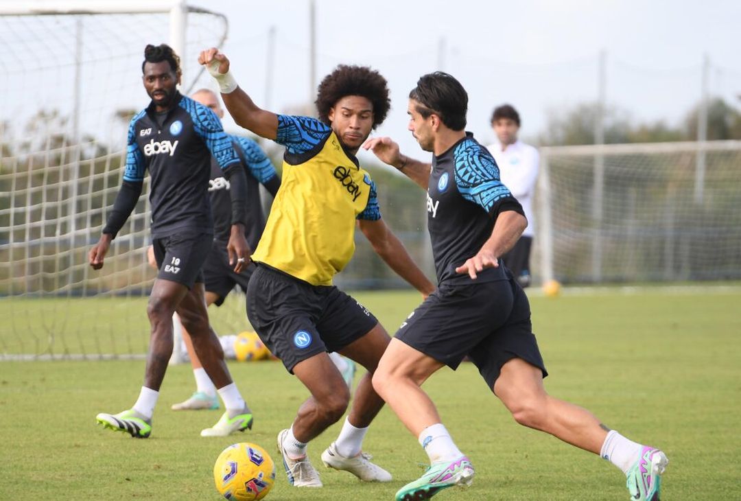 GALLERY Il Napoli si allena a Castel Volturno, concentrazione e grinta: le foto- immagine 1