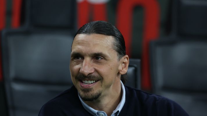 MILAN, ITALY - SEPTEMBER 27: Zlatan Ibrahimovic of AC Milan attends before the Serie A match between Milan and Lecce at Stadio Giuseppe Meazza on September 27, 2024 in Milan, Italy. (Photo by Claudio Villa/AC Milan via Getty Images) CIES: la classifica dei valori delle rose dei club. La posizione del Milan - immagine 1