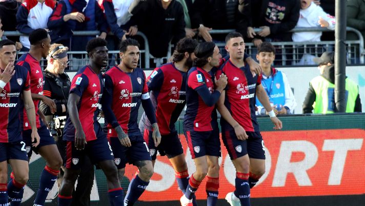 CAGLIARI, ITALY - APRIL 23: Roberto Piccoli of Cagliari celebrates his goal 1-0 during the Serie A match between Cagliari and Fiorentina at Sardegna Arena on April 23, 2025 in Cagliari, Italy. (Photo by Enrico Locci/Getty Images) Da Cagliari: “Due giocatori a parte. Pisacane promettente, due moduli possibili” - immagine 1