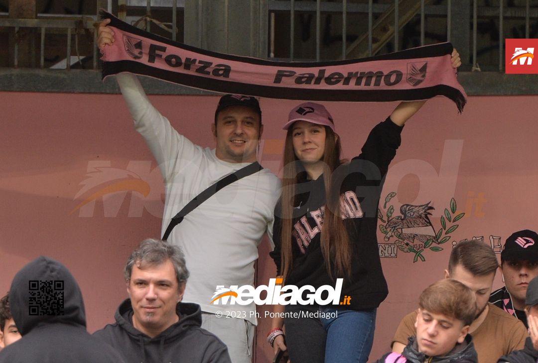 FOTOTIFO Palermo-Cittadella 0-1, gli scatti ai tifosi al “Renzo Barbera” (GALLERY) - immagine 38
