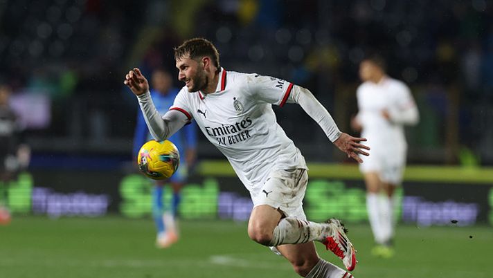 EMPOLI, ITALY - FEBRUARY 08: Santiago Gimenez of AC Milan in action during the Serie match between Empoli and Milan at Stadio Carlo Castellani on February 08, 2025 in Empoli, Italy. (Photo by Claudio Villa/AC Milan via Getty Images)  Gimenez