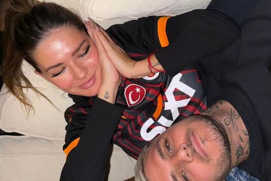 Turchia / Icardi presenta China alla squadra, la reazione di Wanda contro Muslera è immediata Turchia / Icardi presenta China alla squadra, la reazione di Wanda contro Muslera è immediata - immagine 1