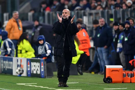 Guardiola a bordocampo durante la sfida contro la Juventus (GettyImages) Guardiola elogia la Juventus: “È il club italiano più importante e più seguito”- immagine 2