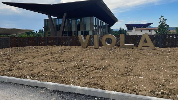 “Lui non può entrare”: il Babbo Natale escluso dal Viola Park - immagine 1