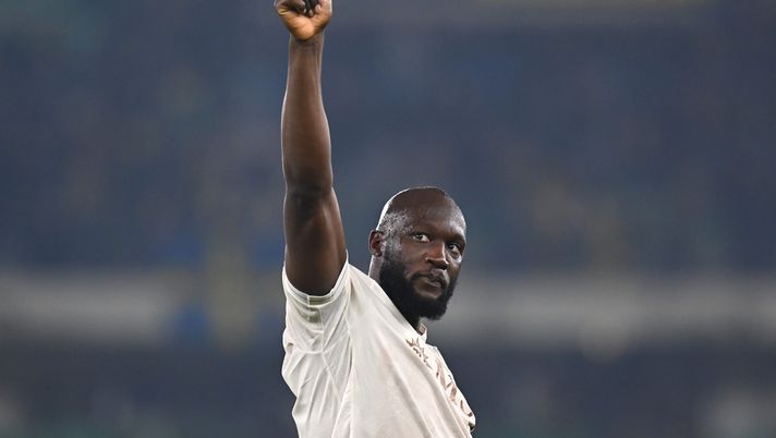 L'attaccante del Napoli Romelu Lukaku ha dedicato il gol al padre, venuto a mancare pochi mesi fa, dopo il lungo infortunio lukaku napoli