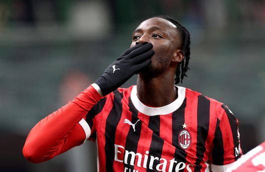 MILANO, ITALIA - 03 DICEMBRE: Tammy Abraham del Milan festeggia il sesto gol della sua squadra durante la partita di Coppa Italia tra Milan e Sassuolo allo Stadio Giuseppe Meazza il 03 dicembre 2024 a Milano, Italia. (Foto di Marco Luzzani/Getty Images) Da Dovbik a João Félix: il mercato di Roma e Milan tra promesse e delusioni- immagine 4