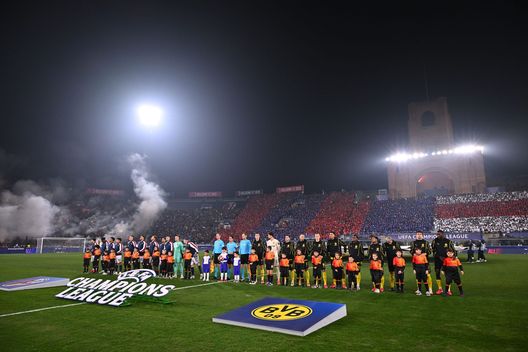 I giocatori del Bologna e del Borussia Dortmund schierati prima partita della fase a gironi della UEFA Champions League 2024/25 allo Stadio Renato Dall'Ara di Bologna. (Foto di Alessandro Sabattini/Getty Images)