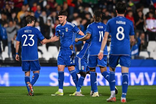 Cesare Casadei con la maglia dell'Italia Under21 (Foto di Alessandro Sabattini/Getty Images) Baldanzi sempre più leader, ma non è l’unico: chi sono gli uomini chiave dell’Under21- immagine 4