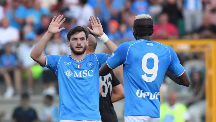 Kvaratskhelia, per il rinnovo non c’è fretta. Il georgiano ha in testa solo il Napoli - immagine 1