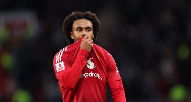 MANCHESTER, ENGLAND - MARCH 02: Joshua Zirkzee of Manchester United reacts after Calvin Bassey of Fulham (not pictured) scores his team's first goal during the Emirates FA Cup Fifth Round match between Manchester United and Fulham at Old Trafford on March 02, 2025 in Manchester, England. (Photo by Carl Recine/Getty Images) Attacco Inter, non solo Zirkzee: “C’è un nuovo scenario a sorpresa per uno scambio in Serie A”- immagine 2