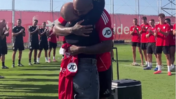 Il Siviglia celebra in allenamento la guarigione della moglie di Marcão