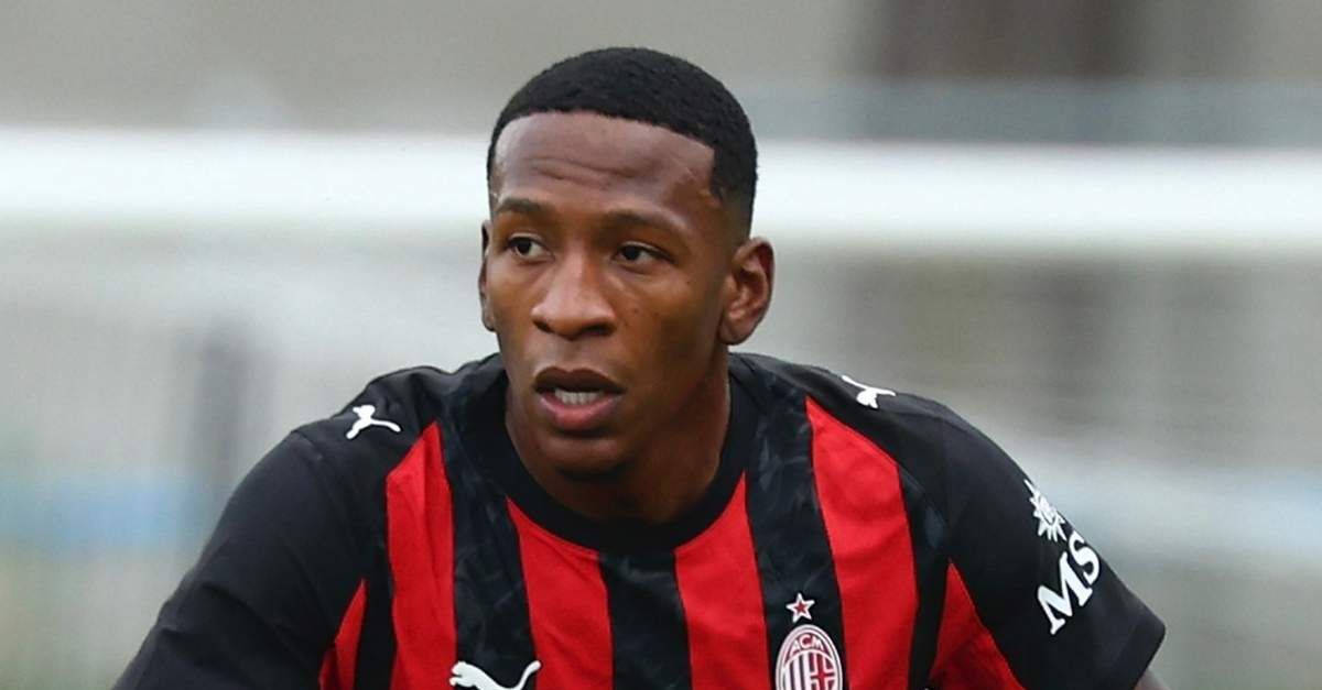 Derby, chi giocherà a sinistra nel 3-5-2 del Milan di Allegri? C’è una sensazione