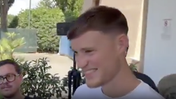 Beukema, terminate le visite con il Napoli: marea di tifosi per lui fuori Villa Stuart! IL VIDEO