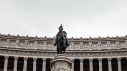 “From Napoli to Rome”: il club presente la sfida alla Lazio con le foto della città