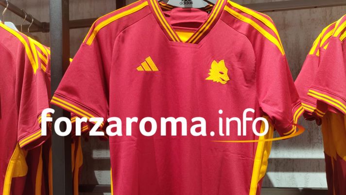 Roma, ecco la nuova maglia Adidas: i dettagli, quanto costa e dove comprarla Roma, ecco la nuova maglia Adidas: i dettagli, quanto costa e dove comprarla - immagine 1