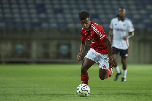 FARO, PORTUGAL - AUGUST 2: David Neres of SL Benfica during the pre-season friendly match between Benfica and Fulham at Estadio Algarve on August 2, 2024 in Faro, Portugal. (Photo by Carlos Rodrigues/Getty Images)