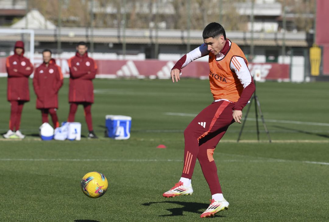 Roma in campo per preparare la sfida con il Genoa – FOTOGALLERY - immagine 25