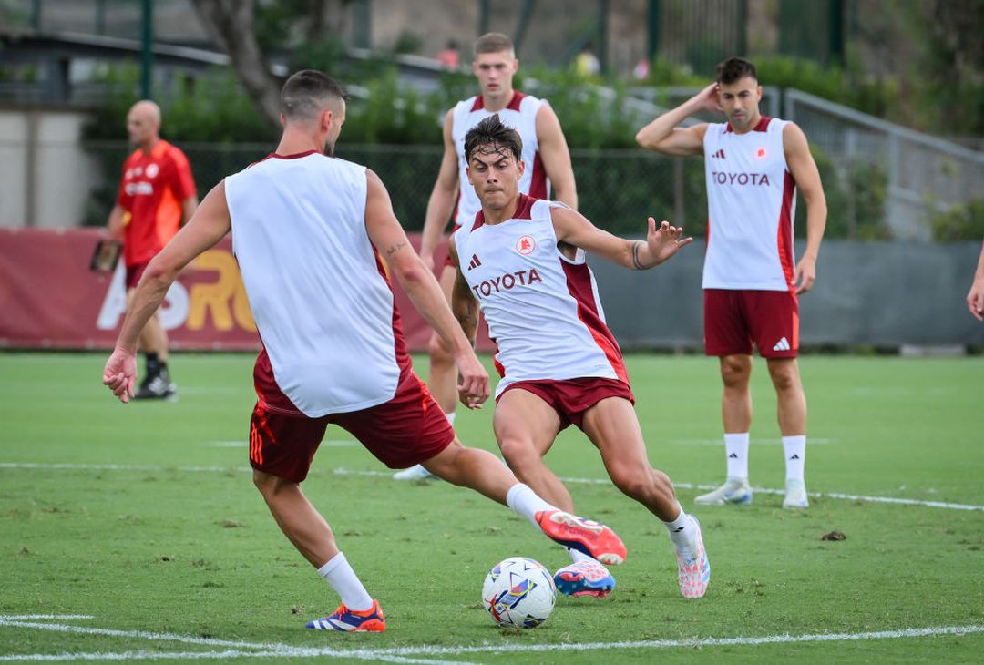 Roma, rifinitura a Trigoria alla vigilia di Cagliari: c’è Dybala – FOTO GALLERY - immagine 4