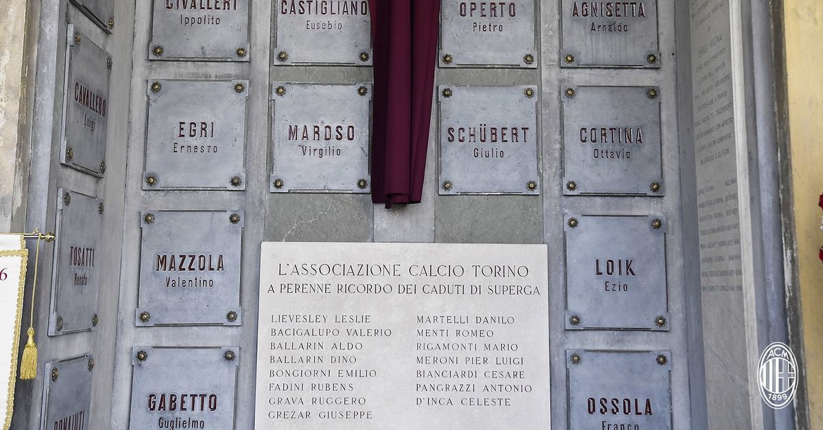 Il Milan ricorda il Grande Torino: “Li ricorderemo per sempre” Il Milan ricorda il Grande Torino: “Li ricorderemo per sempre”