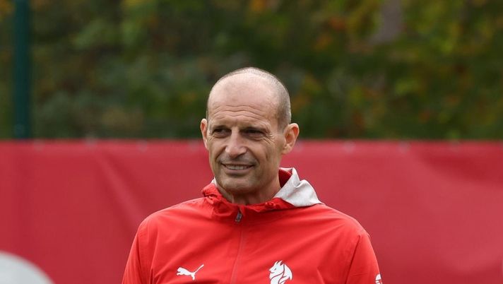 Massimiliano Allegri (allenatore AC Milan), qui durante una seduta di allenamento dei rossoneri a Milanello | Milan News (Getty Images) Milan-Roma, probabili formazioni: due titolari fuori per Allegri? Le possibili mosse in attacco