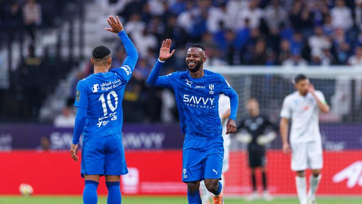 RIYADH, SAUDI ARABIA - NOVEMBER 29: Hassan Tambakti of team Al-Hilal FC celebrates scoring their third goal during the King's Cup game between Al Hilal and Al Fateh at Kingdom Arena on November 29, 2025 in Riyadh, Saudi Arabia. (Photo by Abdullah Ahmed/Getty Images) Al-Hilal-Al Fayha in TV: orario, formazioni e analisi della partita - immagine 1