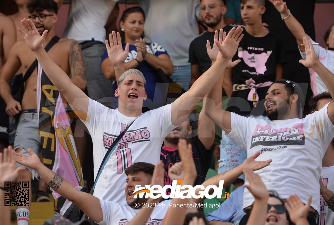 FOTOTIFO Palermo-Feralpisalò 3-0, gli scatti ai tifosi al “Renzo Barbera” (GALLERY) - immagine 93