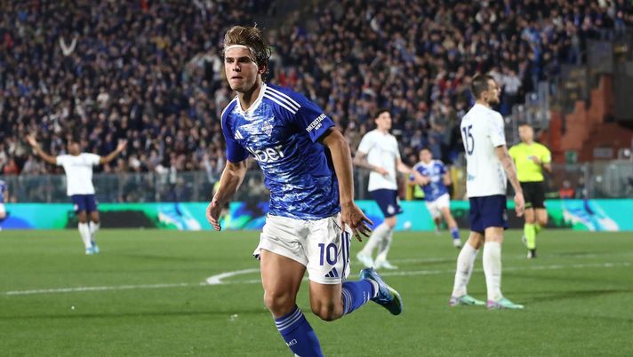 COMO, ITALY - APRIL 12: Nico Paz of Como 1907 celebrates after scoring their team's second goal during the Serie A match between Como 1907 and FC Internazionale at Giuseppe Sinigaglia Stadium on April 12, 2026 in Como, Italy. (Photo by Marco Luzzani/Getty Images) Como Inter