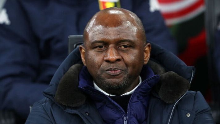 MILAN, ITALY - DECEMBER 15: Patrick Vieira, Head Coach of Genoa looks on prior to the Serie A match between AC Milan and Genoa at Stadio Giuseppe Meazza on December 15, 2024 in Milan, Italy. (Photo by Marco Luzzani/Getty Images) Vieira: “Ecco perché non ho messo Balotelli! Questo giocatore è una bella sorpresa” - immagine 1