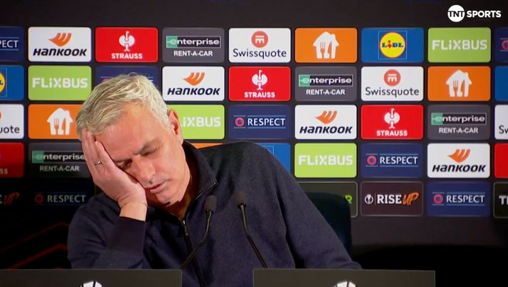 Mourinho show: la domanda del giornalista è troppo lunga, il suo gesto è esilarante! - immagine 1