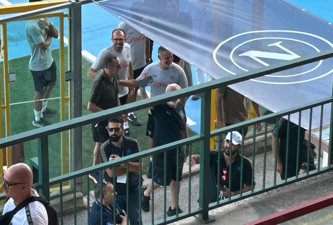 GALLERY ADL a colloquio con lo staff di Conte, poi il saluto ai tifosi - immagine 7