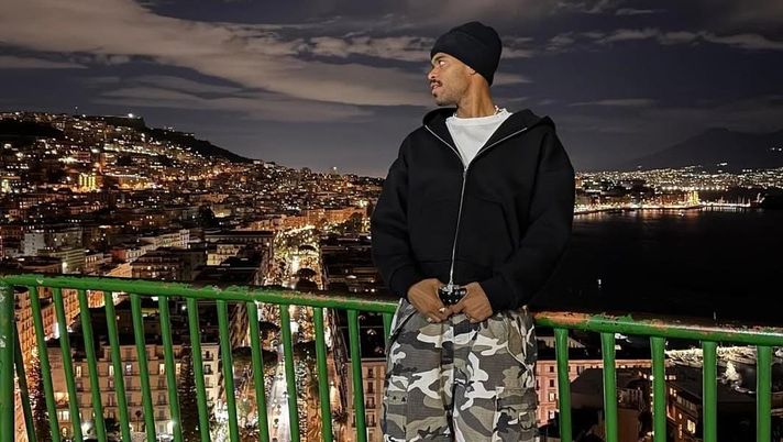 FOTO Ngonge festeggia la vittoria tra le strade di Napoli: il post su Instagram - immagine 1