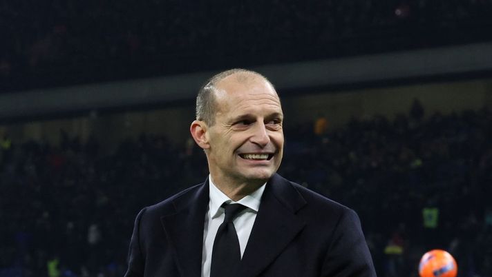 Massimiliano Allegri (allenatore AC Milan), qui durante il derby Inter-Milan 0-1 (Serie A 2025-2026) | News (Getty Images) Allegri emergenza attacco: l'allenatore del Milan rischia col Torino. Il motivo