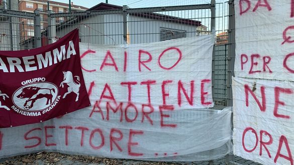 Manifestazione al Filadelfia, Cairo contestato: “Vendi il Toro e vattene”- immagine 2