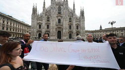 VIDEO, l’ultimo saluto a Silvio Berlusconi: i funerali di Stato in Duomo. DIRETTA