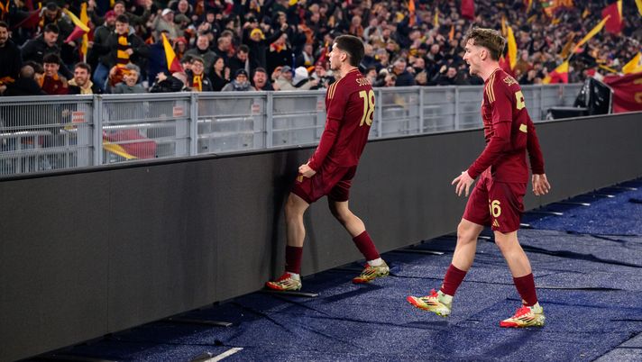 Soulé, che gioia dopo il gol di Shomurodov: ecco l’esultanza con i raccattapalle - immagine 1