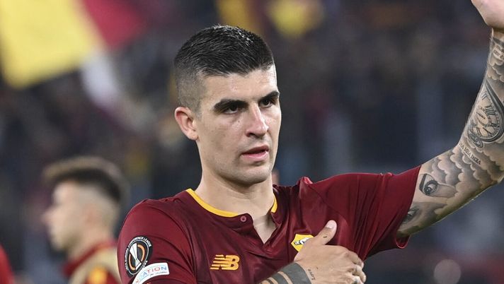 Roma, Mancini regala la maglia ad un bambino tifoso: lui piange commosso – VIDEO - immagine 1