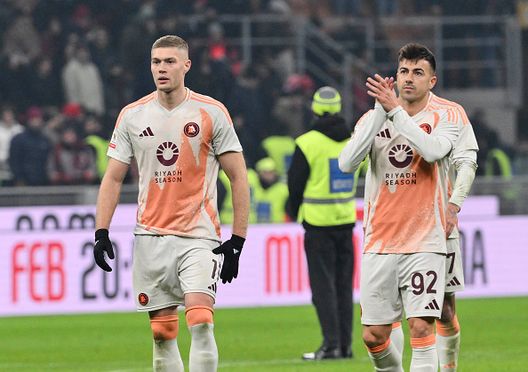 MILAN, ITALY - FEBRUARY 05: AS Roma players Artem Dovbyk and Stephan El Shaarawy reacts after quarter final Frecciarossa Coppa Italia match between AC Milan v AS Roma at Stadio Giuseppe Meazza on February 05, 2025 in Milan, Italy. (Photo by Luciano Rossi/AS Roma via Getty Images) Roma-Milan