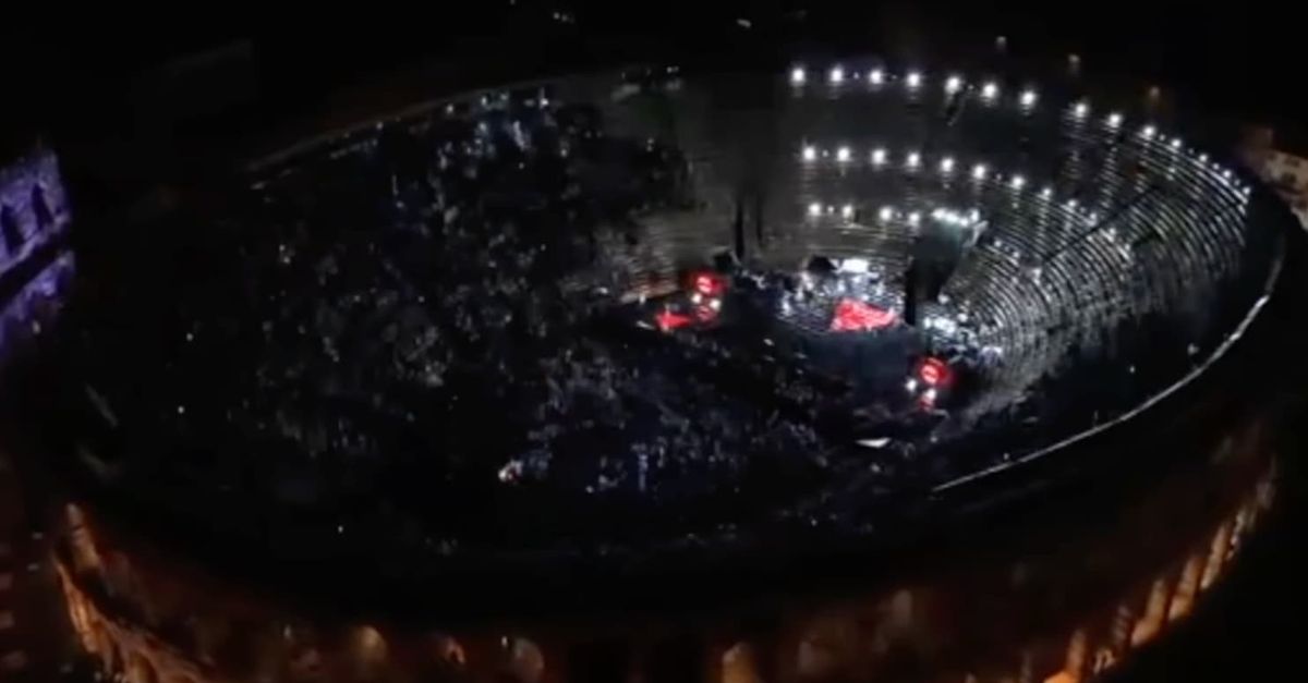 Power Hits Estate, serata sfortunata tra maltempo e interruzioni: cos’è successo Power Hits Estate, serata sfortunata tra maltempo e interruzioni: cos’è successo