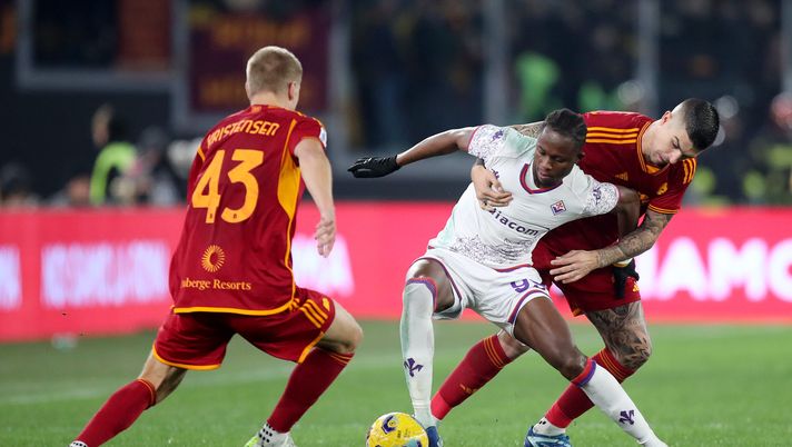 Roma stoica, resiste in 9 e divide il punto con la Fiorentina: Mourinho perde due top - immagine 1