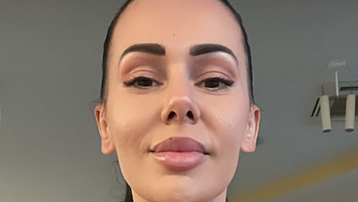 Erjona, selfie bollente sui social. Décolleté pazzesco per la Sulejmani Erjona, selfie bollente sui social. Décolleté pazzesco per la Sulejmani - immagine 1