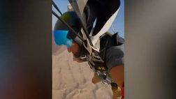 VIDEO / Lewis Hamilton si lancia con il paracadute: il volo è da brividi