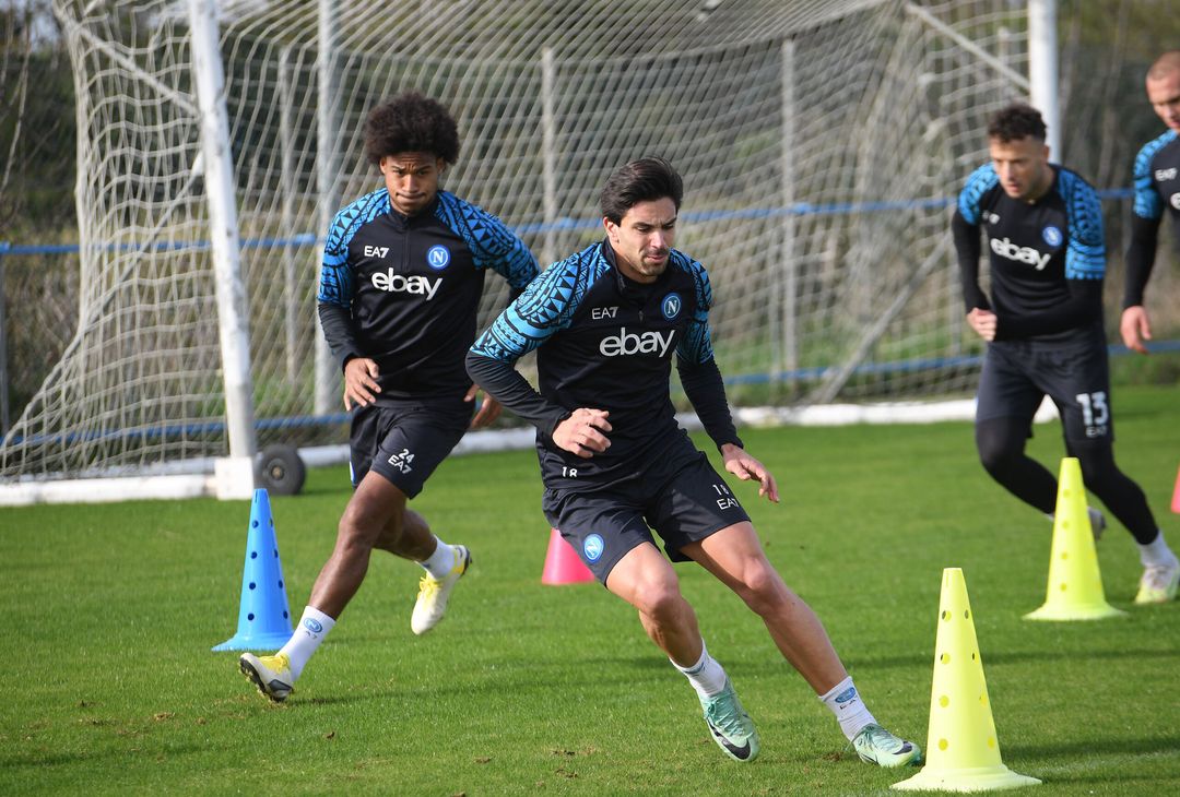 GALLERY Il Napoli si allena a Castel Volturno: la concentrazione degli azzurri- immagine 1