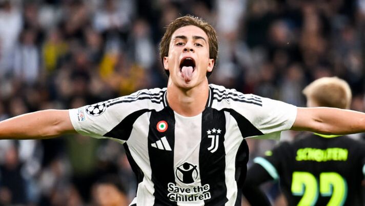 TURIN, ITALY - SEPTEMBER 17: Kenan Yildiz of Juventus celebrates after scoring his team's first goal during the UEFA Champions League 2024/25 League Phase MD1 match between Juventus and PSV Eindhoven at Juventus Stadium on September 17, 2024 in Turin, Italy. (Photo by Daniele Badolato - Juventus FC/Juventus FC via Getty Images) Bonucci: “Yildiz è giovane, va lasciato sbagliare. Quando l’ho visto la prima volta ho pensato…” - immagine 1