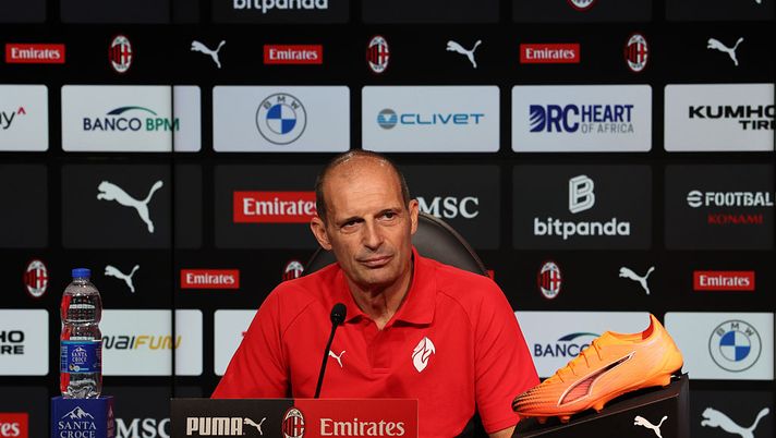 CAIRATE, ITALY - OCTOBER 04: Head coach AC Milan Massimiliano Allegri speaks with the media during press conference at Milanello on October 04, 2025 in Cairate, Italy. (Photo by Claudio Villa/AC Milan via Getty Images) massimiliano-allegri-conferenza-stampa-milan-tv-fiorentina-diretta-live-news-dichiarazioni-foto-frasi-parole